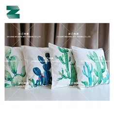 Almofada quadrada estampada em lona de poliéster