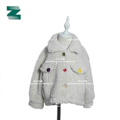 Casaco sherpa macio com carcela frontal de botões coloridos para crianças